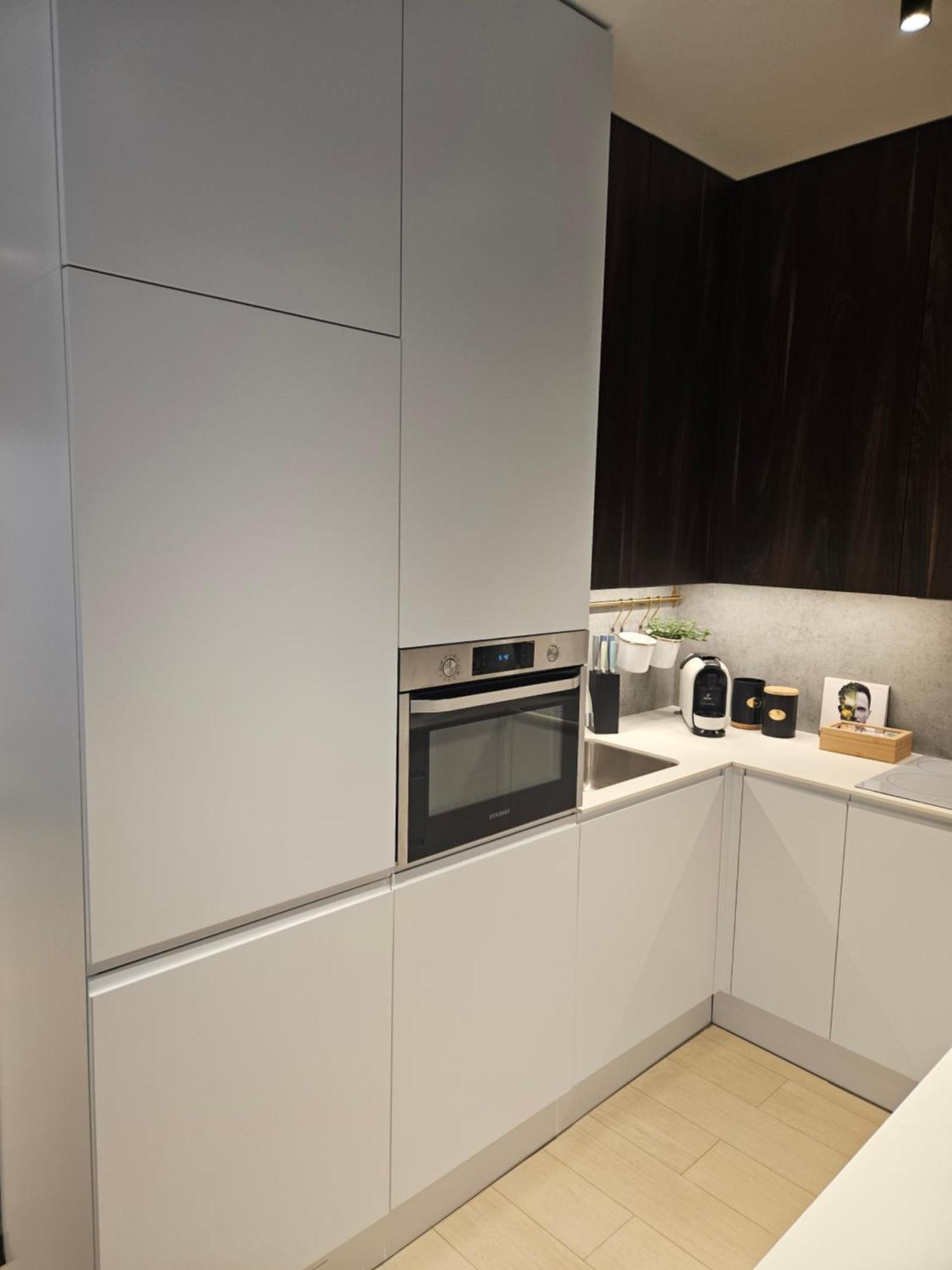 Rose Luxury Apartment & 24H Self Check-In With Private Parking Banska Bystrica Exterior photo