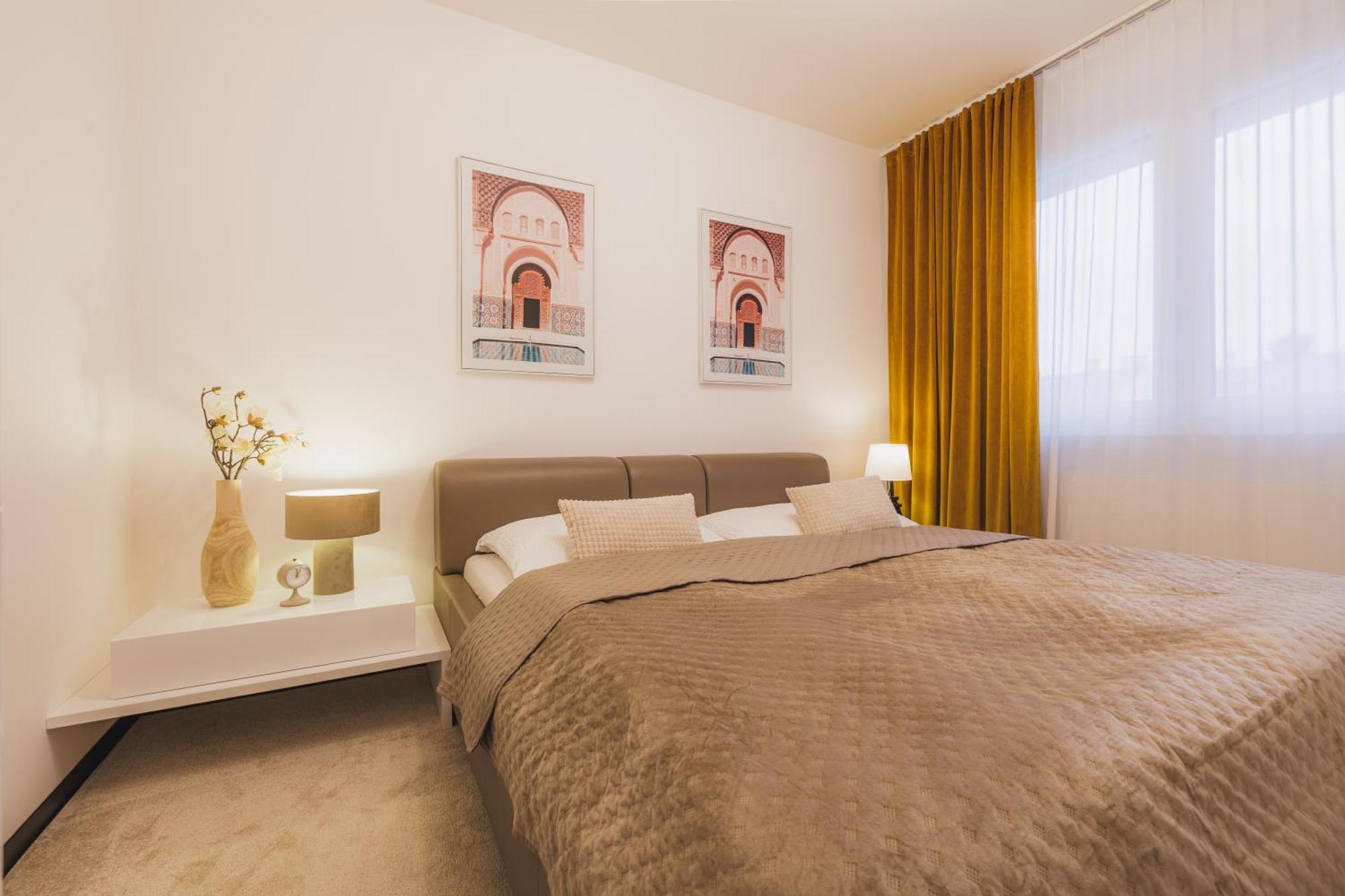 Rose Luxury Apartment & 24H Self Check-In With Private Parking Banska Bystrica Exterior photo