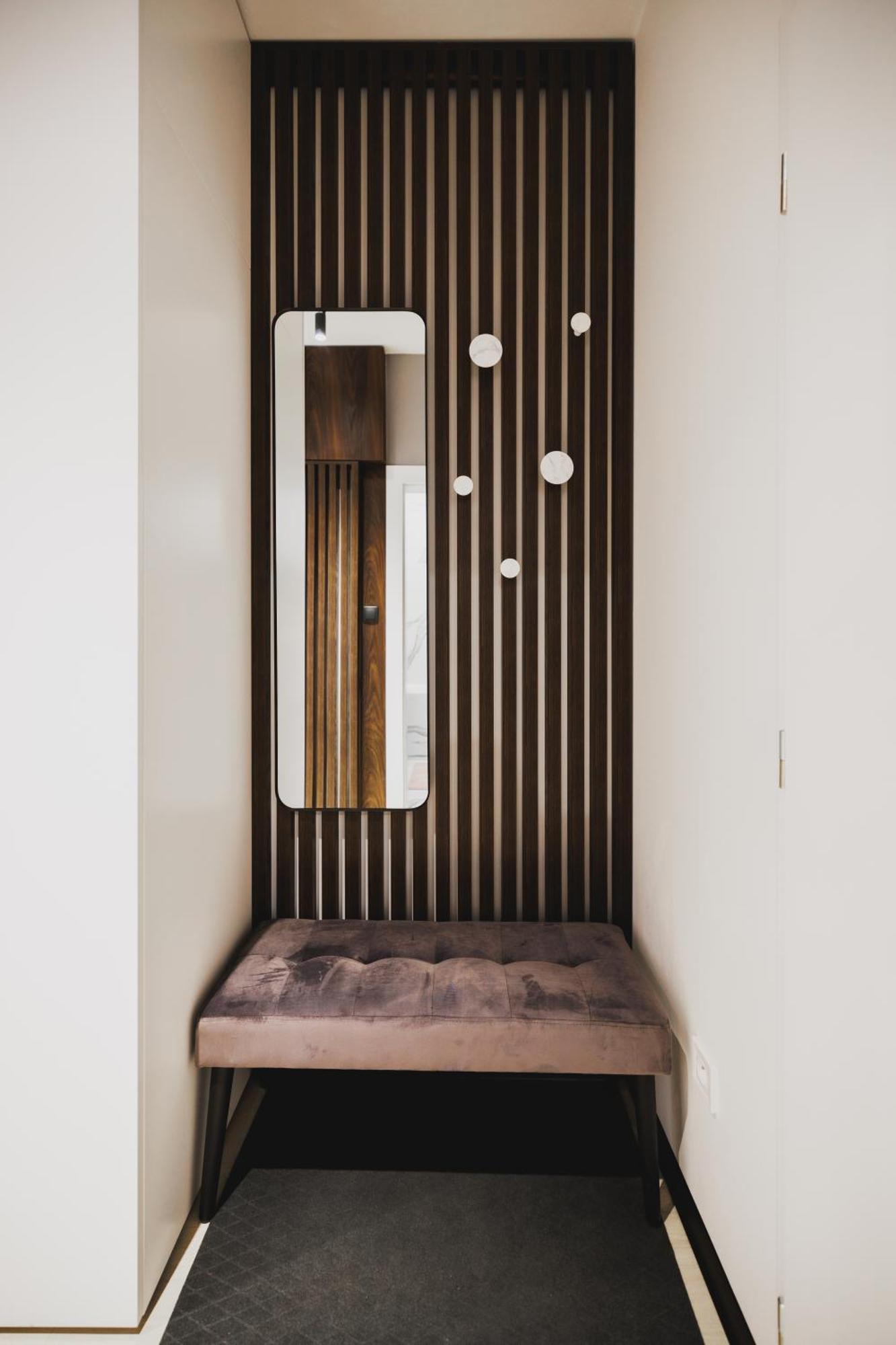 Rose Luxury Apartment & 24H Self Check-In With Private Parking Banska Bystrica Exterior photo