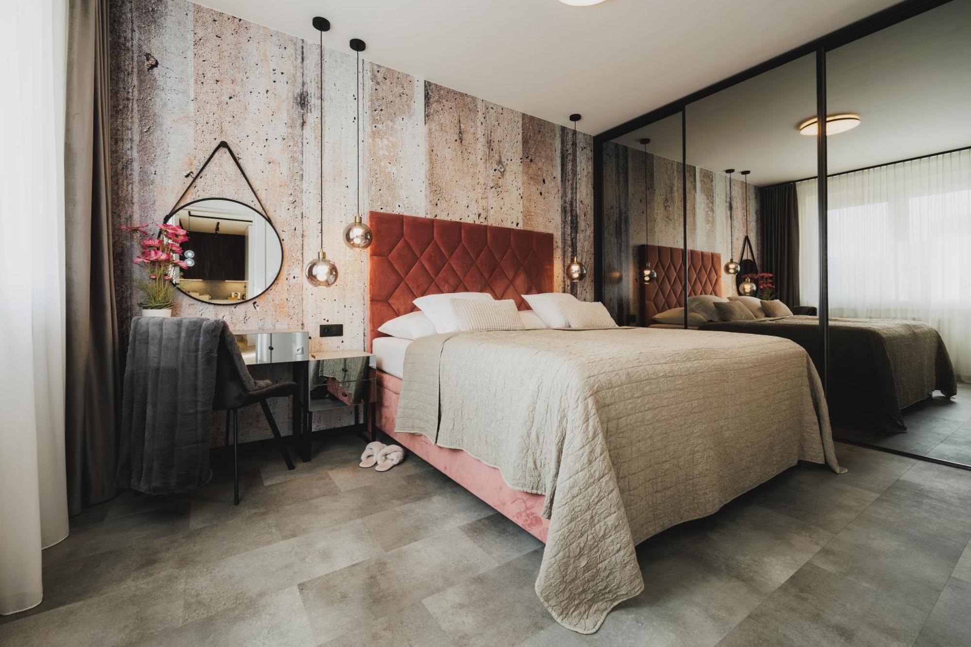Rose Luxury Apartment & 24H Self Check-In With Private Parking Banska Bystrica Exterior photo