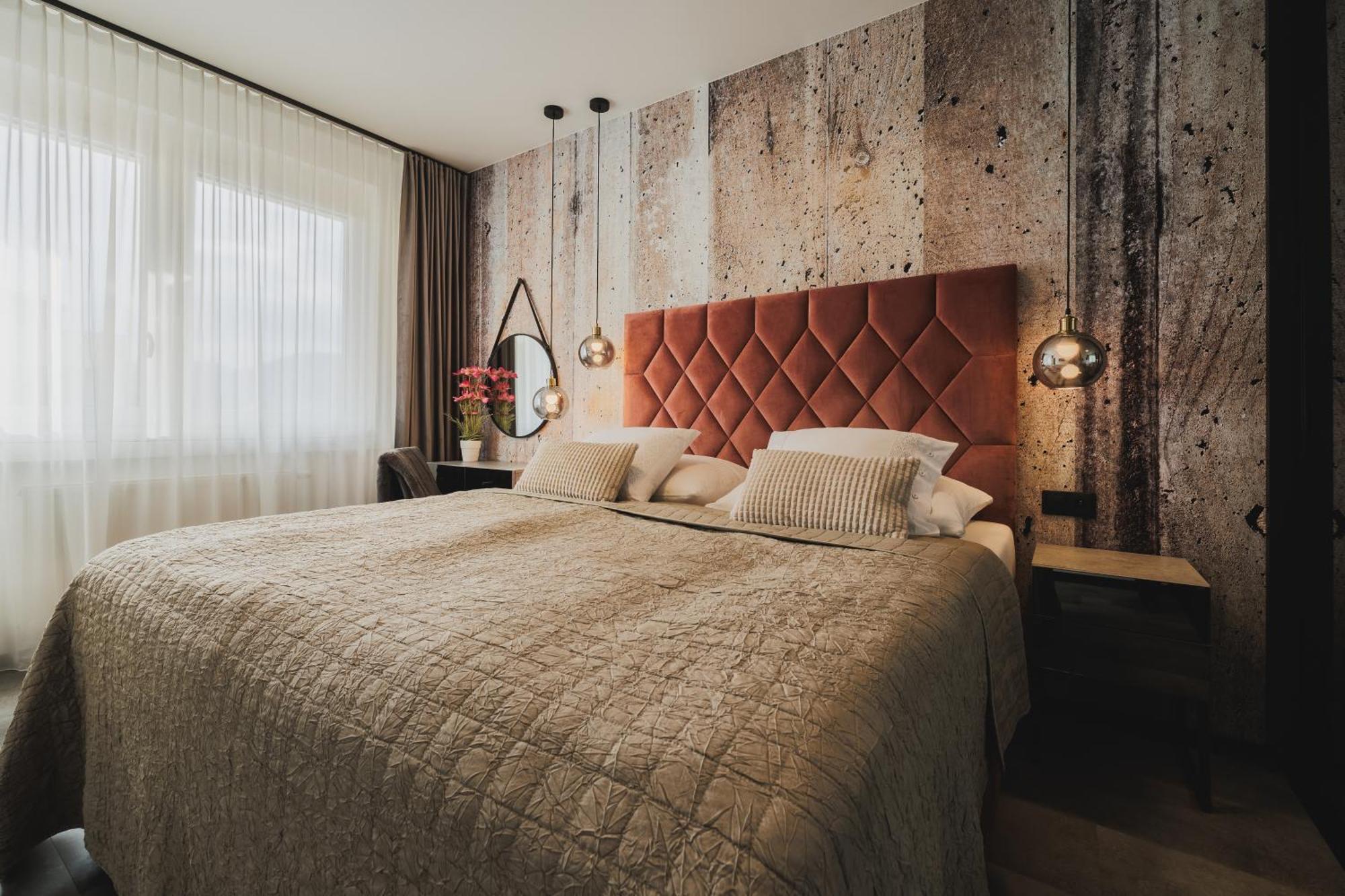 Rose Luxury Apartment & 24H Self Check-In With Private Parking Banska Bystrica Exterior photo